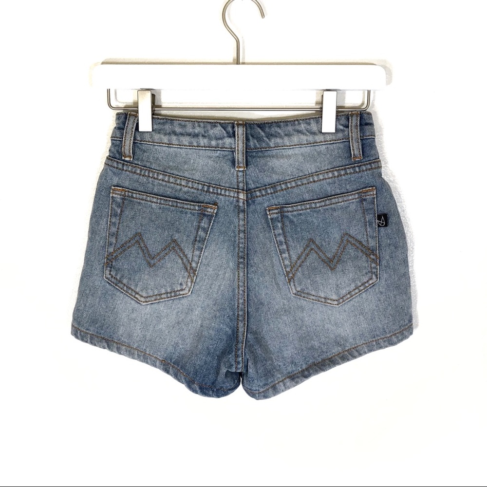 MinkPink jean shorts mid rise medium wash XXS - Picture 2 of 7